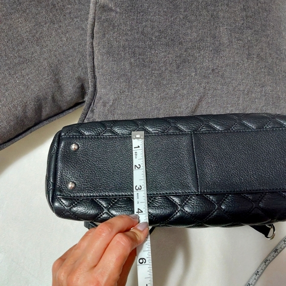 Calvin Klein Quilted Leather Shoulder Bag - Picture 5 of 10